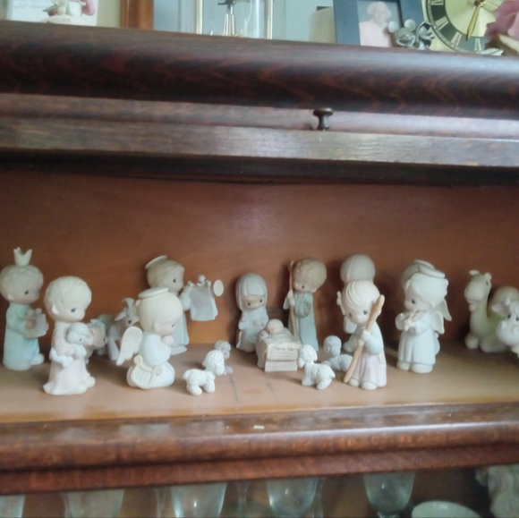22 piece precious moment nativity - Picture 3 of 3